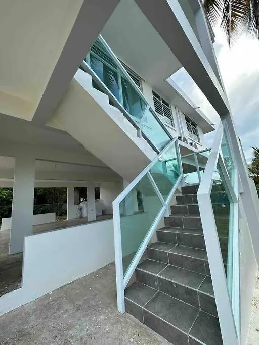 Lovely Beach House In Playa Sardinera Hatillo